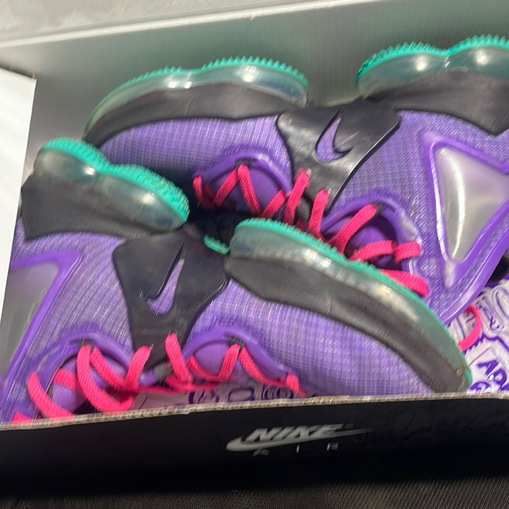 Lebron XIX Wild Berry Hyper Pink Size 7.5M Used